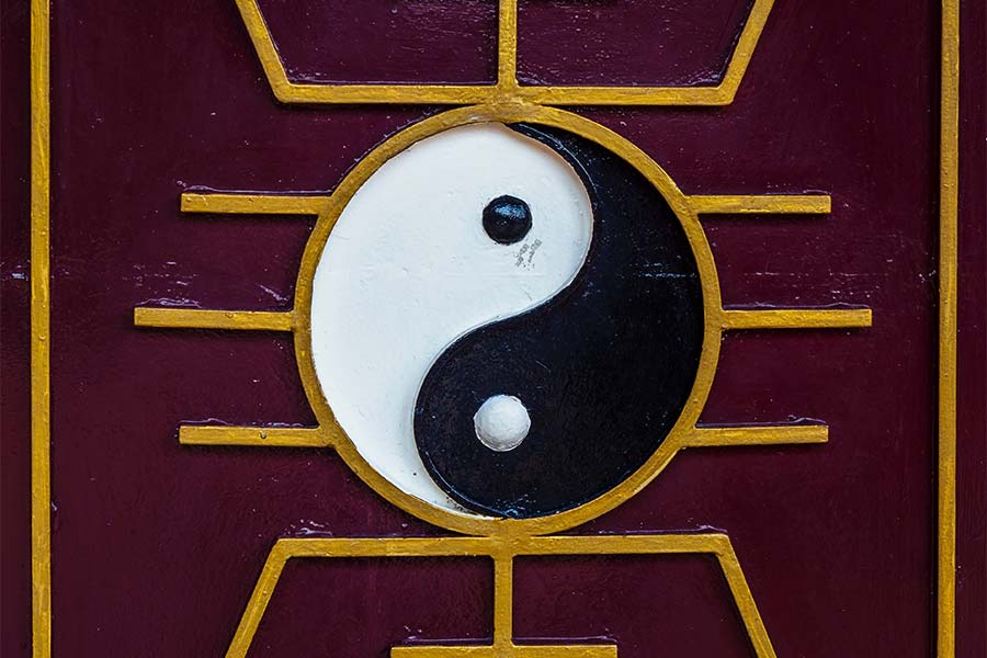 ying-yang-on-red-gold-trim-chinese-symbol-logo-badge-emblem-feng-shui-balance