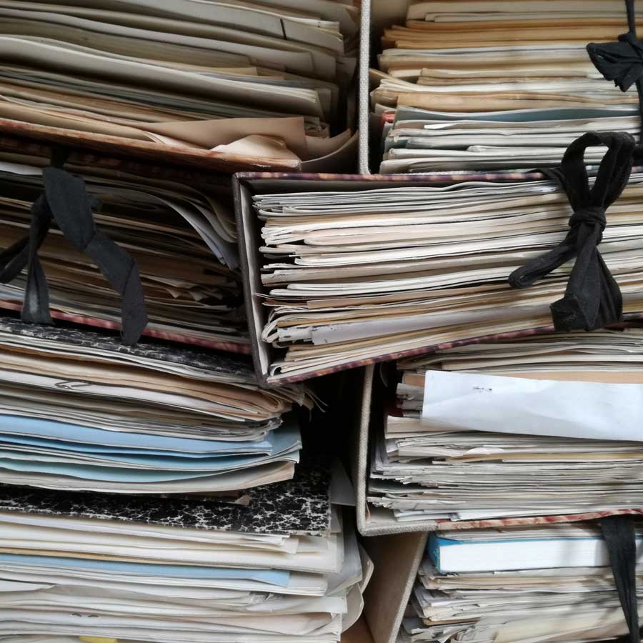 file-pocket-bundles-folders-assorted-papers-paperwork