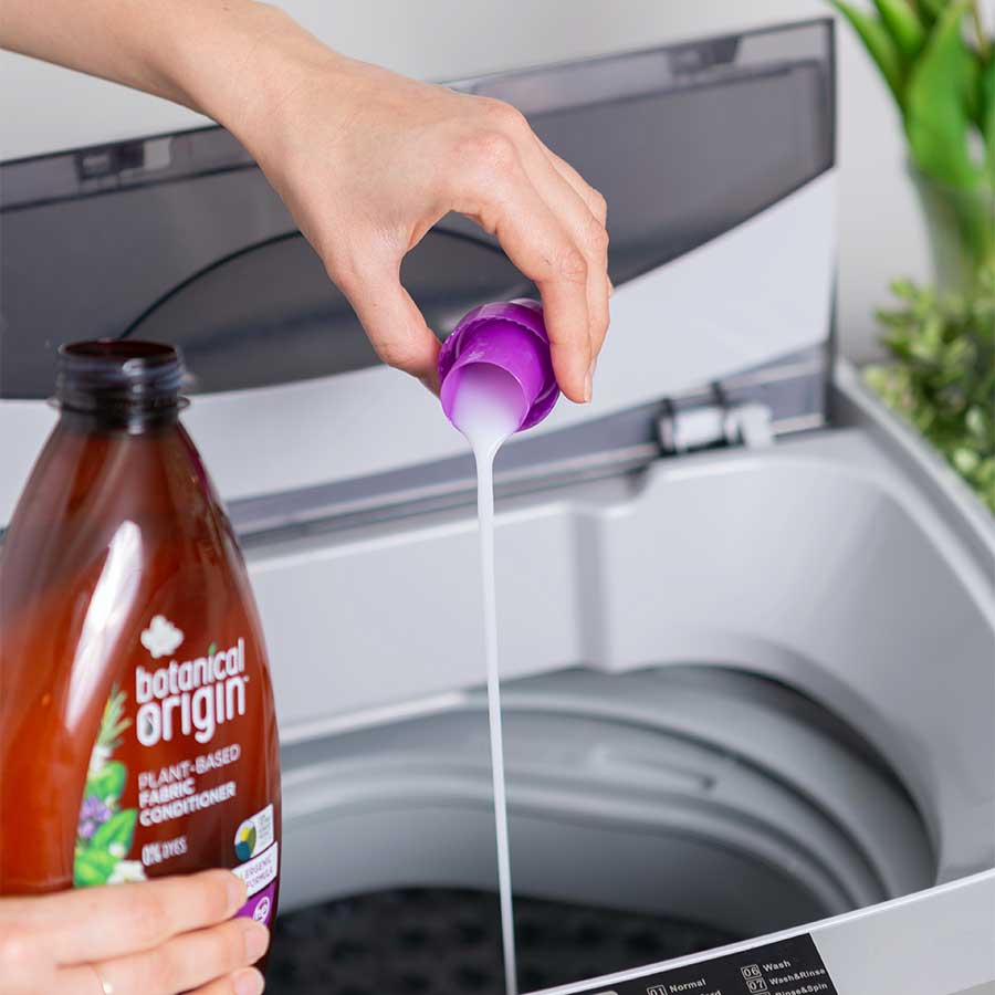 laundry-detergent-going-into-a-washing-machine