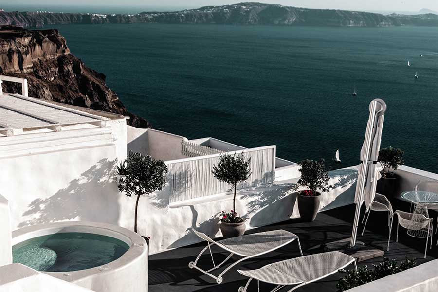 outdoor-uncluttered-pool-jacuzzi-deck-ocean-view-cliffside